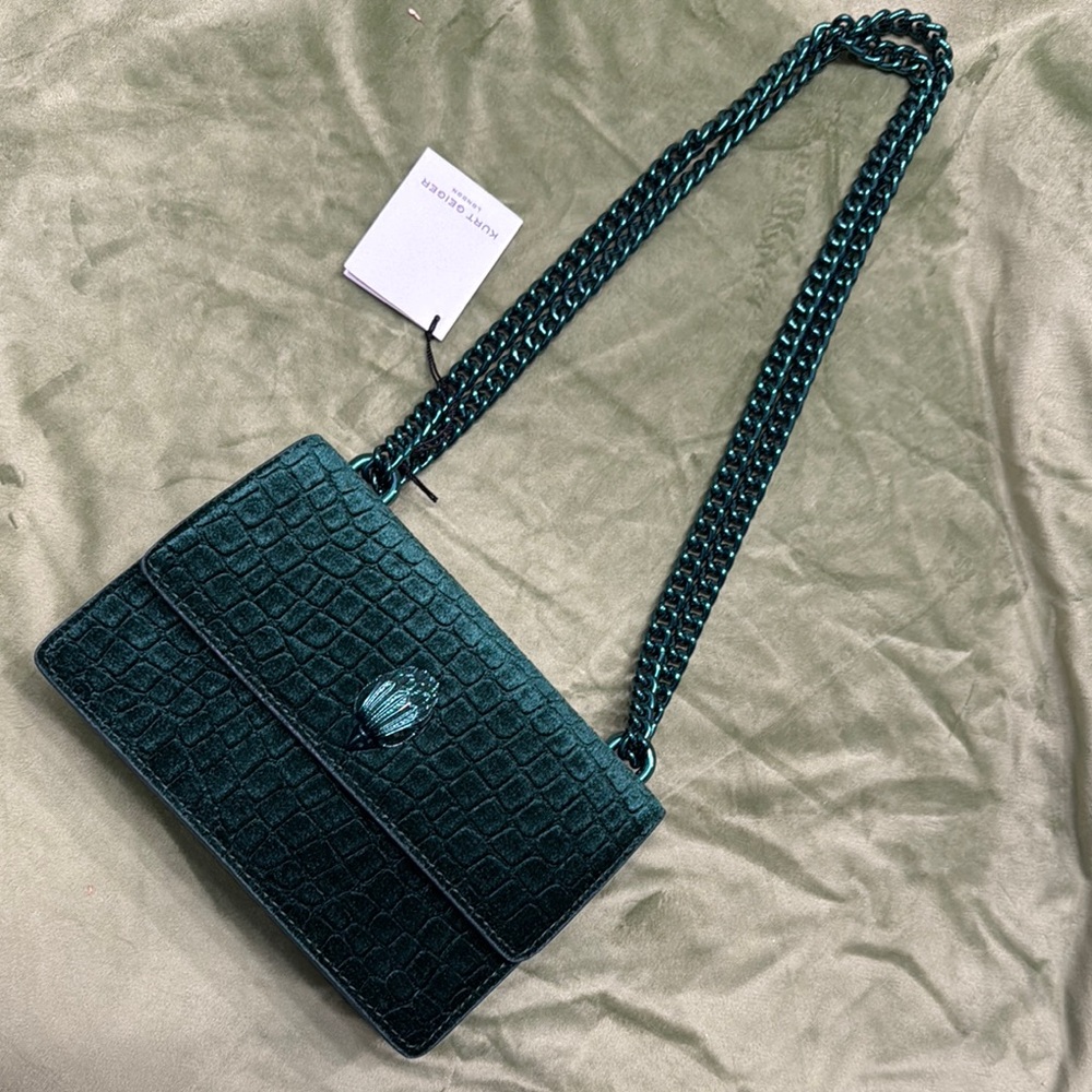 Elegant Green Textured Shoulder Bag